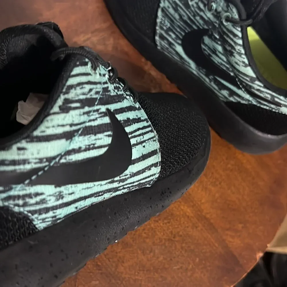 🔥🔥 NIKEiD Nike ROSHE RUN Shoes - Black/Mint - Women Sz 6 -‎ PERFECT Condition